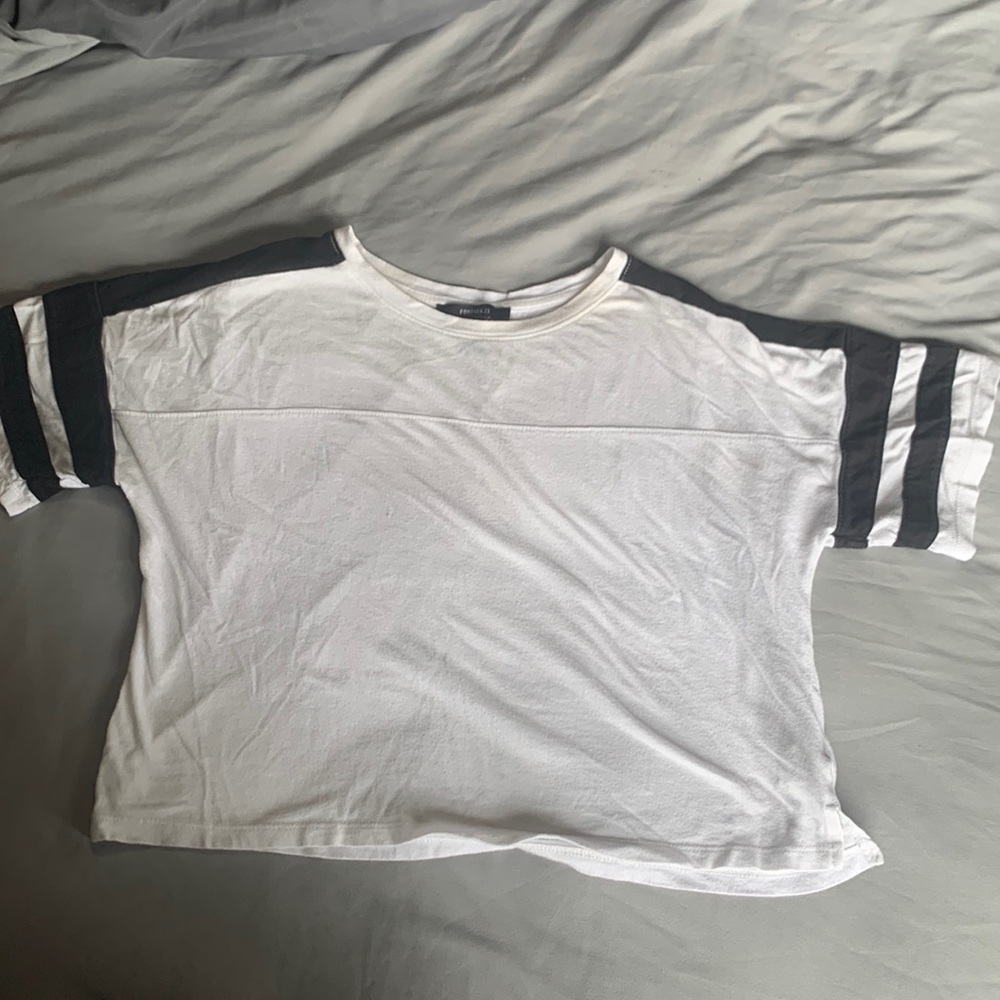 S white and black Forever 21 cropped t shirt